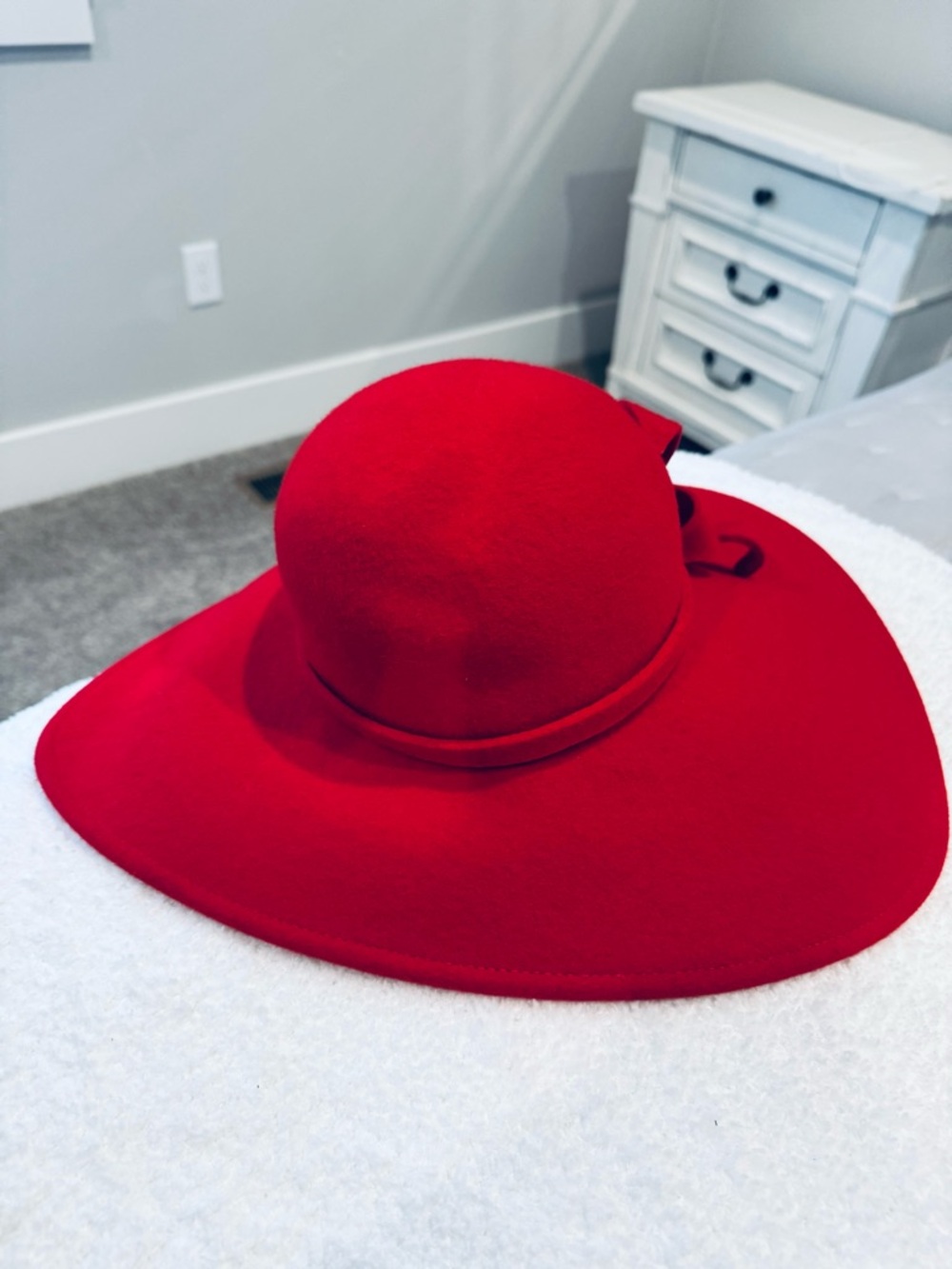 Amanda Smith Red Wide-Brim Hat with Flower Accent 💯 wool - Picture 6 of 7